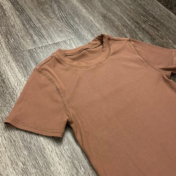 Vuori Pose Fitted Tee Hazelnut Ribbed Short Sleeve Modal Blend Top Small EUC - Picture 11 of 15